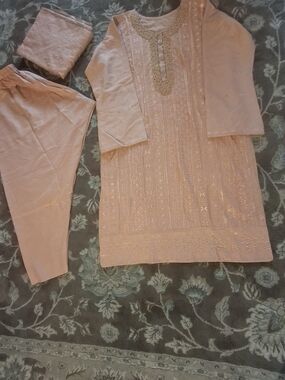 ​🌸 Elegant Stitched Marina 3-Piece Outfit - Size Medium 🌸
​